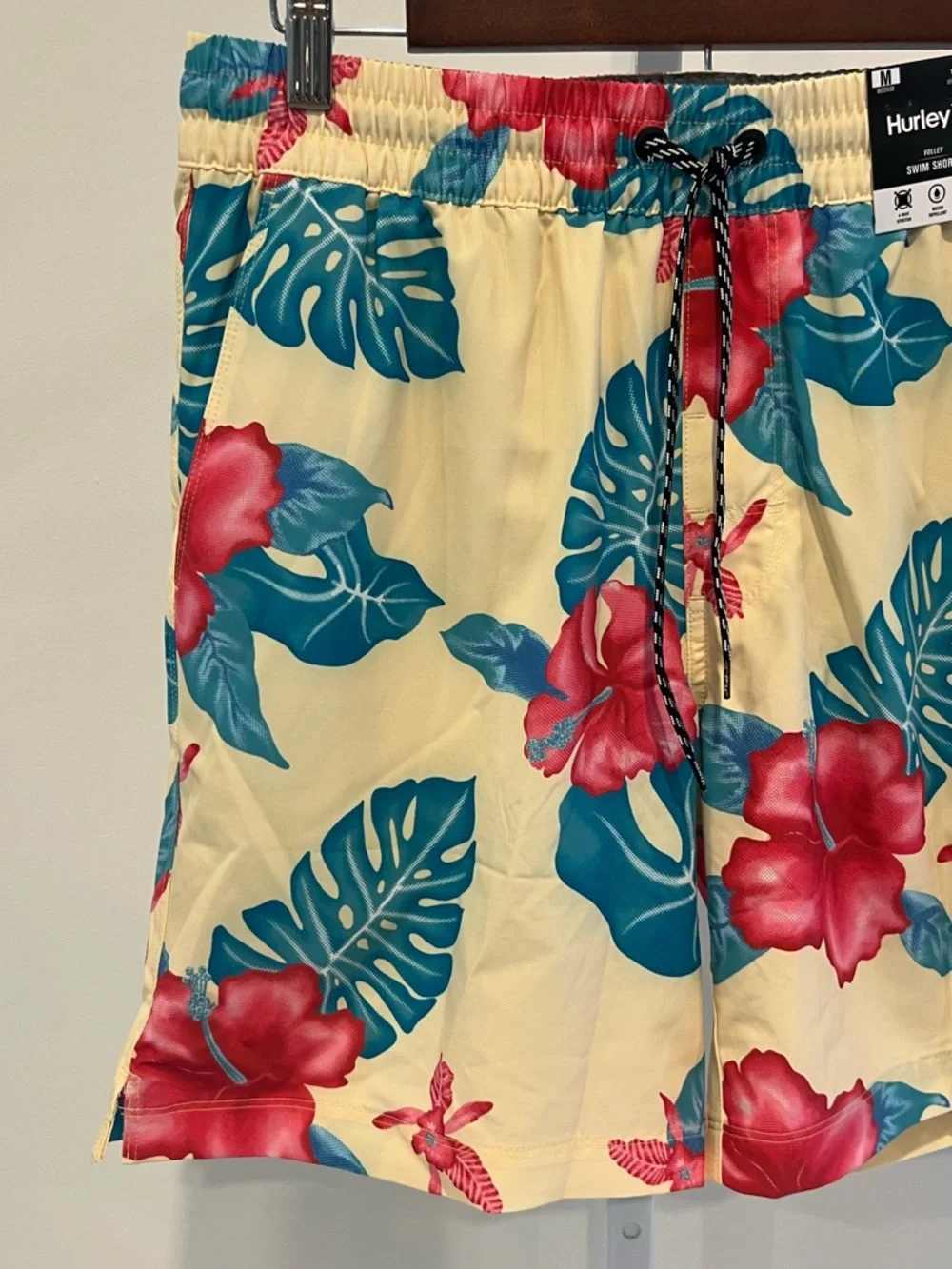 NWT Hurley Yellow Blue Pink Floral Swim Trunks Shorts Mens Sz Medium